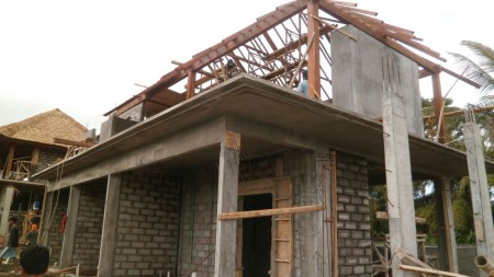 The enter of the house and on the left the Bedrooms